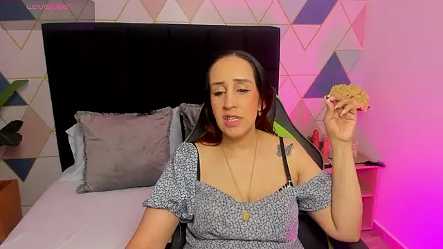 jadde13  online show from November 8, 7:56 pm