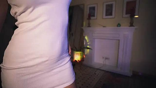 Snapshot of Leona_Mell chatting on February 5, 9:50 pm Leona Mell online show from February 5, 9:50 pm