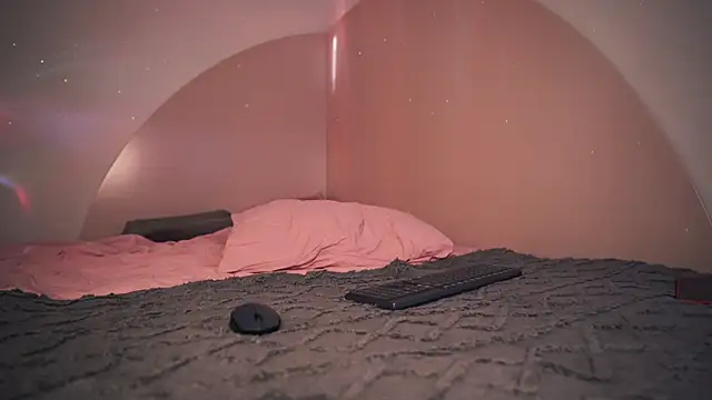 Snapshot of Leona_Mell chatting on March 5, 2:25 am Leona Mell online show from March 5, 2:25 am