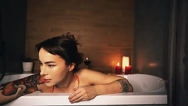 Snapshot of Leona_Mell chatting on March 17, 10:06 pm Leona Mell online show from March 17, 10:06 pm