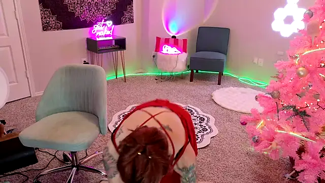 Snapshot of MissyRoulette chatting on December 21, 8:28 am MissyRoulette online show from December 21, 8:28 am