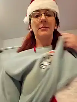 Snapshot of MissyRoulette chatting on December 25, 2:56 pm MissyRoulette online show from December 25, 2:56 pm