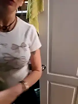 Snapshot of MissyRoulette chatting on March 12, 9:02 am MissyRoulette online show from March 12, 9:02 am