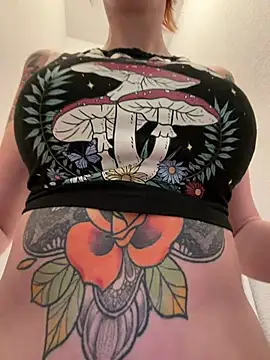 Snapshot of MissyRoulette chatting on January 15, 8:01 pm MissyRoulette online show from January 15, 8:01 pm