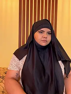 Snapshot of _Shara_Handal_ chatting on December 7, 8:33 am Shara Handal online show from December 7, 8:33 am