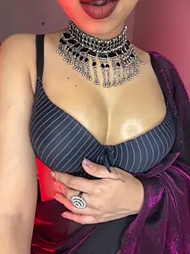 Snapshot of Hot-sexy222 chatting on November 5, 3:45 pm Hot-sexy222 online show from November 5, 3:45 pm