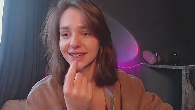 Snapshot of JudyAngil chatting on October 15, 6:02 am JudyAngil online show from October 15, 6:02 am