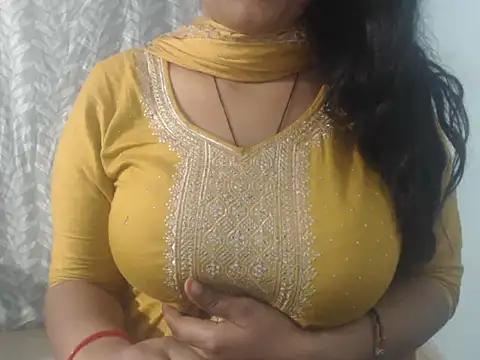 Snapshot of cute-priy chatting on February 10, 5:47 am cute-priy online show from February 10, 5:47 am