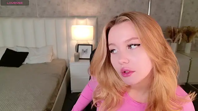 AliceMorr online show from December 1, 6:30 pm