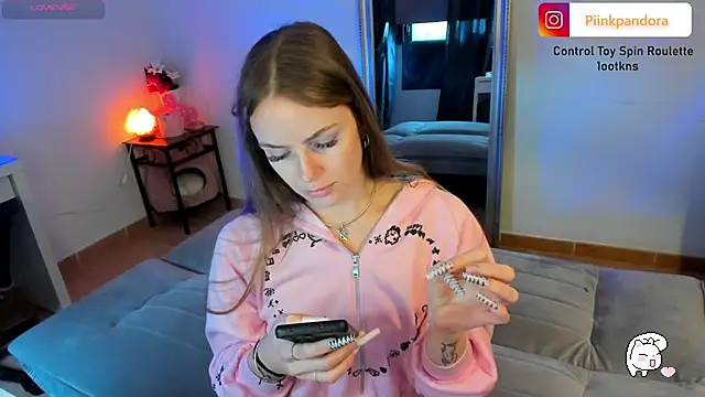 Piinkpandora online show from March 2, 3:59 pm