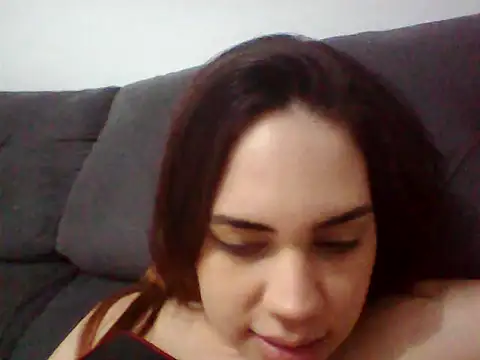 Snapshot of Julinha18 chatting on December 16, 4:34 am Julinha18 online show from December 16, 4:34 am