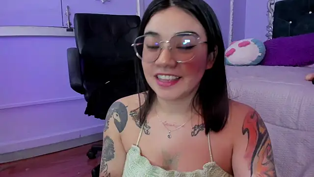 Snapshot of JeyLee chatting on October 23, 11:42 am JeyLee online show from October 23, 11:42 am