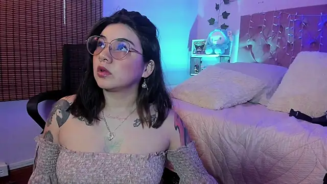 Snapshot of JeyLee chatting on November 11, 11:43 am JeyLee online show from November 11, 11:43 am