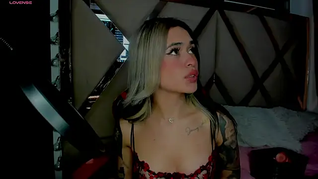 Snapshot of AliceMiller_2 chatting on January 27, 7:03 am AliceMiller 2 online show from January 27, 7:03 am