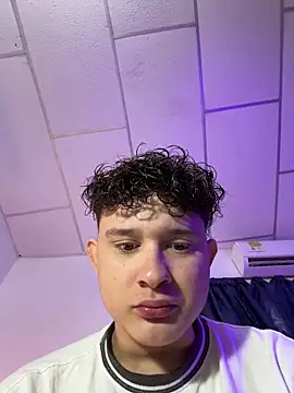 Snapshot of Nathan_Bluee chatting on December 2, 3:40 pm Nathan Bluee online show from December 2, 3:40 pm