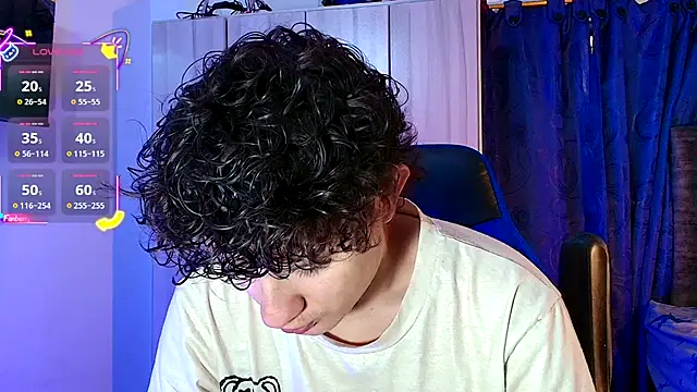 Snapshot of Nathan_Bluee chatting on December 15, 4:00 pm Nathan Bluee online show from December 15, 4:00 pm