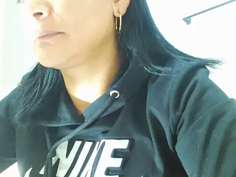 Snapshot of hornymilf_69xxx chatting on November 6, 9:26 pm hornymilf 69xxx online show from November 6, 9:26 pm