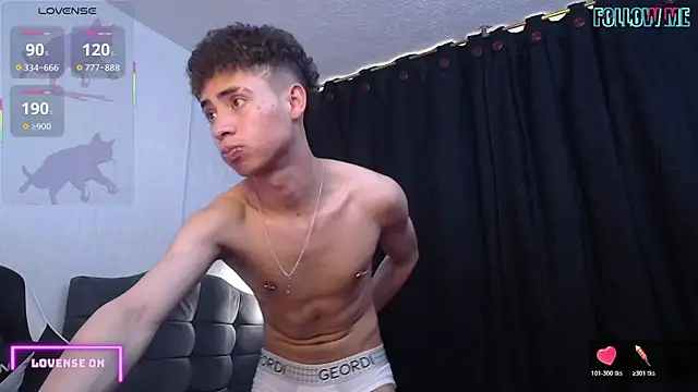 Snapshot of sexybat_twink chatting on October 27, 6:56 pm sexybat twink online show from October 27, 6:56 pm