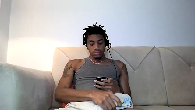 Snapshot of Skinnyblackman chatting on November 11, 1:38 am Skinnyblackman online show from November 11, 1:38 am