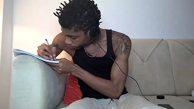 Snapshot of Skinnyblackman chatting on November 13, 12:20 am Skinnyblackman online show from November 13, 12:20 am