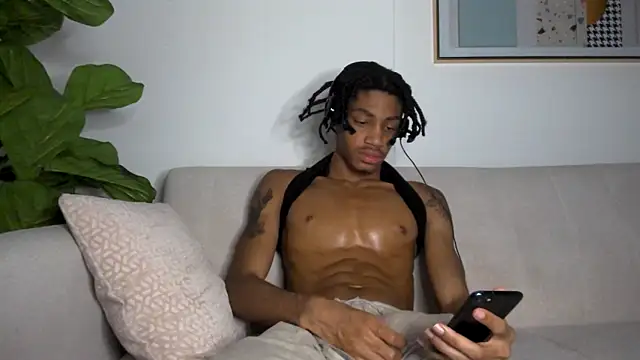 Snapshot of Skinnyblackman chatting on December 4, 3:16 am Skinnyblackman online show from December 4, 3:16 am