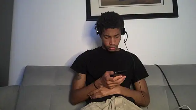 Snapshot of Skinnyblackman chatting on December 14, 3:34 am Skinnyblackman online show from December 14, 3:34 am