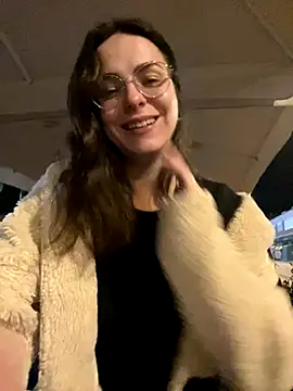 Snapshot of Alicia_Hot1 chatting on November 16, 5:51 pm Alicia Hot1 online show from November 16, 5:51 pm