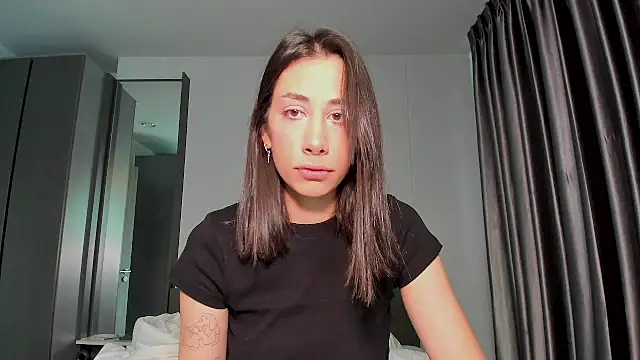 Snapshot of Sophiehii chatting on January 14, 5:51 am Sophiehii online show from January 14, 5:51 am