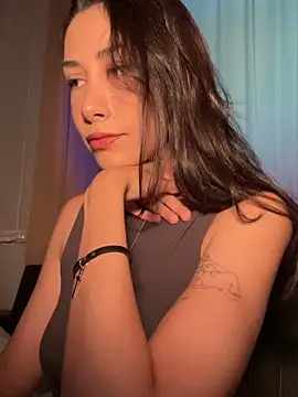 Sophiehii online show from April 17, 11:35 am