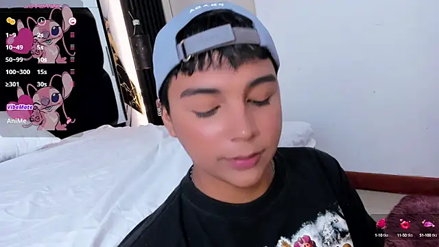 Snapshot of Seductivo_jr chatting on February 12, 7:34 am Seductivo jr online show from February 12, 7:34 am