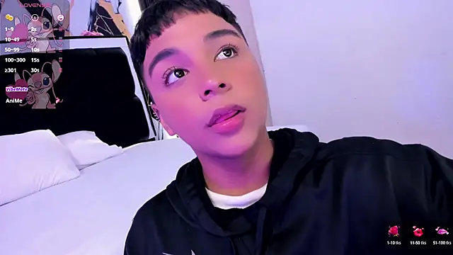 Snapshot of Seductivo_jr chatting on March 1, 3:21 am Seductivo jr online show from March 1, 3:21 am