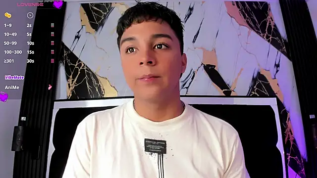 Snapshot of Seductivo_jr chatting on March 21, 3:01 am Seductivo jr online show from March 21, 3:01 am