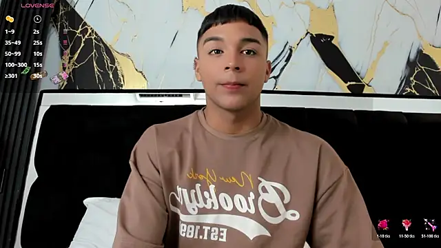 Snapshot of Seductivo_jr chatting on October 22, 5:08 am Seductivo jr online show from October 22, 5:08 am