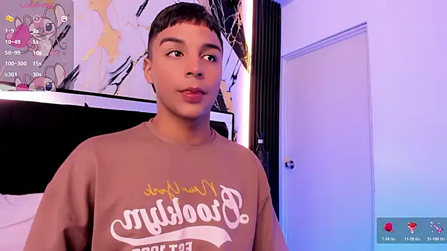 Snapshot of Seductivo_jr chatting on October 26, 3:56 am Seductivo jr online show from October 26, 3:56 am