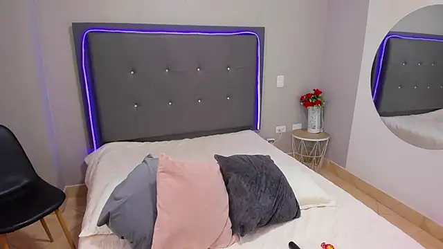 emma lye online show from February 11, 9:14 pm