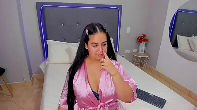 emma lye online show from March 3, 10:10 pm