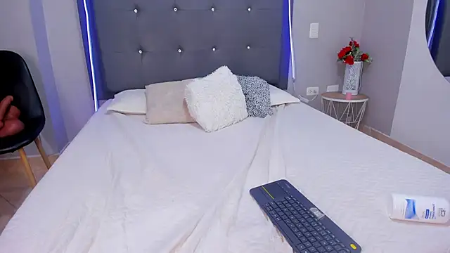 emma lye online show from March 14, 12:43 am