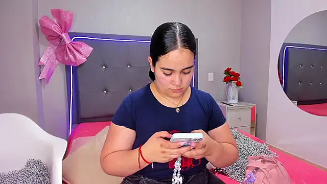 emma lye online show from February 11, 9:20 pm