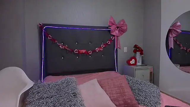 emma lye online show from March 6, 8:27 pm