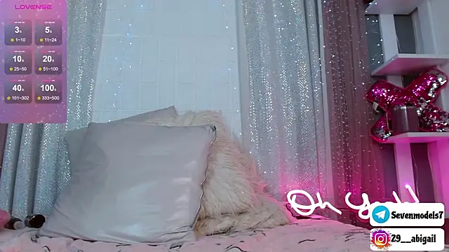 Snapshot of Abigail_29 chatting on December 13, 3:43 pm Abigail 29 online show from December 13, 3:43 pm