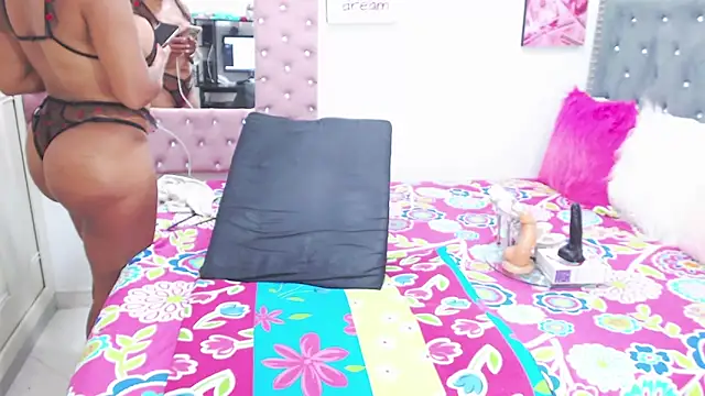 Snapshot of salome_ebony chatting on January 3, 2:21 am salome ebony online show from January 3, 2:21 am