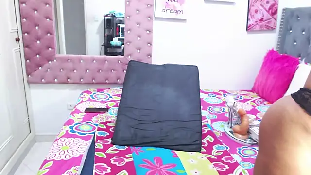 Snapshot of salome_ebony chatting on February 27, 1:49 pm salome ebony online show from February 27, 1:49 pm