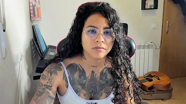 Snapshot of Ama_music chatting on November 5, 10:26 am Ama music online show from November 5, 10:26 am