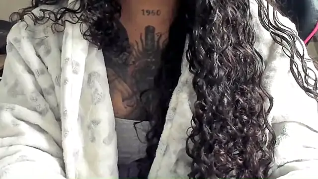 Snapshot of Ama_music chatting on December 3, 11:30 am Ama music online show from December 3, 11:30 am