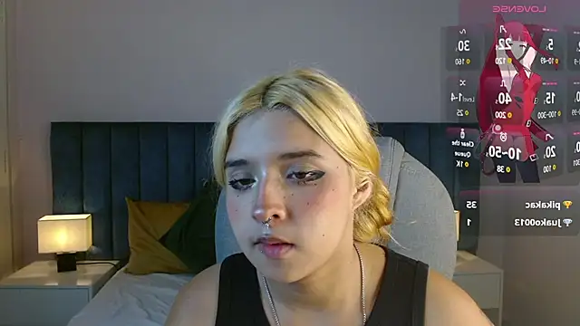 Snapshot of april_bunnyy chatting on January 18, 10:39 pm april bunnyy online show from January 18, 10:39 pm