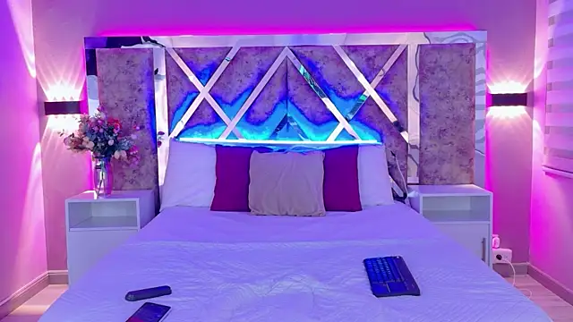 Larabrooks online show from April 14, 7:09 pm