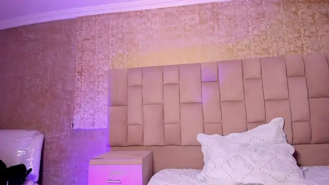 Melany Luv online show from February 20, 1:25 am