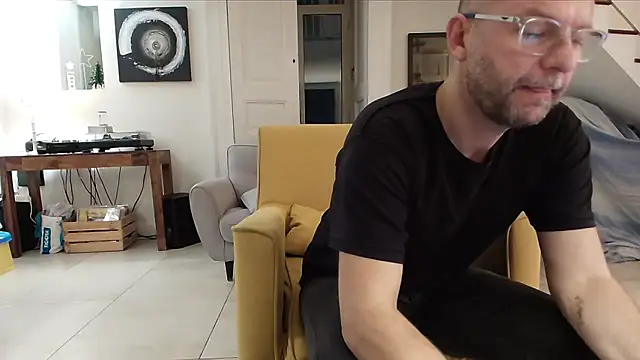 Snapshot of lullina1 chatting on December 2, 12:38 am lullina1 online show from December 2, 12:38 am