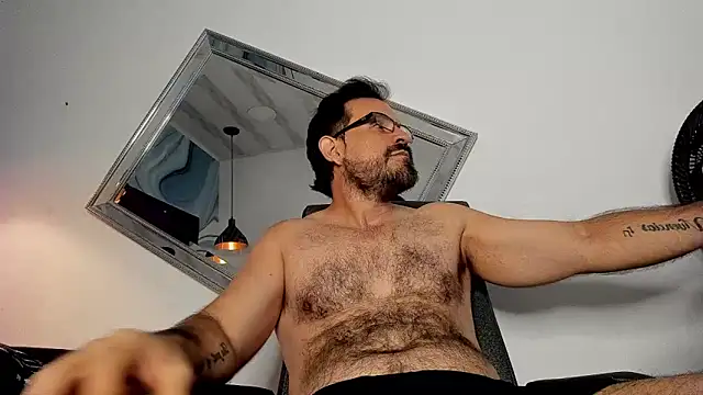 Snapshot of SbasTone_Muscle chatting on October 1, 1:17 pm SbasTone Muscle online show from October 1, 1:17 pm