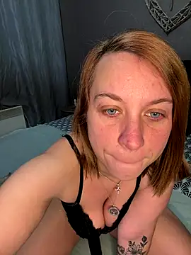 Snapshot of Aphrodite-22 chatting on October 27, 4:05 am Aphrodite-22 online show from October 27, 4:05 am